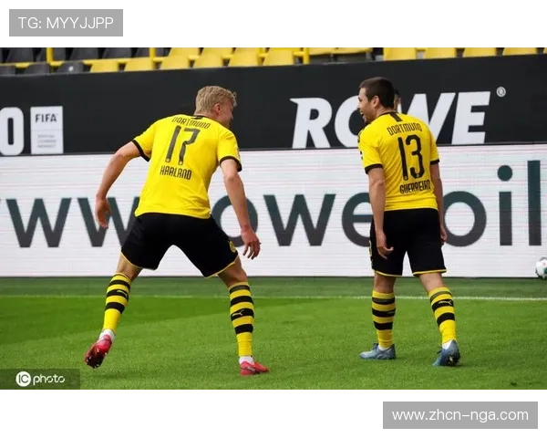 法兰克福快速反击直塞撕防线，多特造越位失误